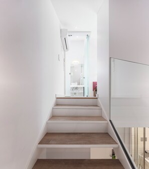 Duplex, 1 Bedroom | Peti besi dalam bilik, kalis bunyi, seterika/papan seterika 