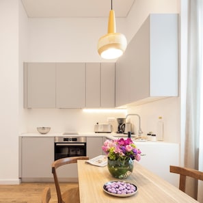 Monolocale Superior | Cucina privata | Mini-frigorifero, microonde, forno, piano cottura