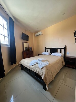 Double Room | Premium bedding, desk, laptop workspace, blackout drapes - La Cubana Hotel & Residencial (Colon)