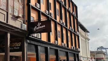 Vista frontal de la propiedad