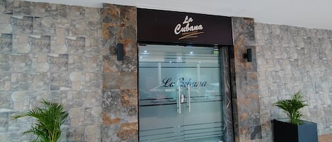 Vista frontal de la propiedad