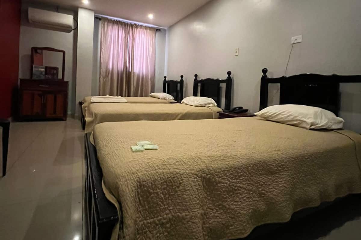 經典三人房 | 高級寢具、書桌、手提電腦工作空間、遮光窗簾/窗簾