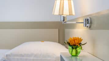 Chambre Simple Standard | Literie hypoallergénique, minibar, bureau, rideaux occultants