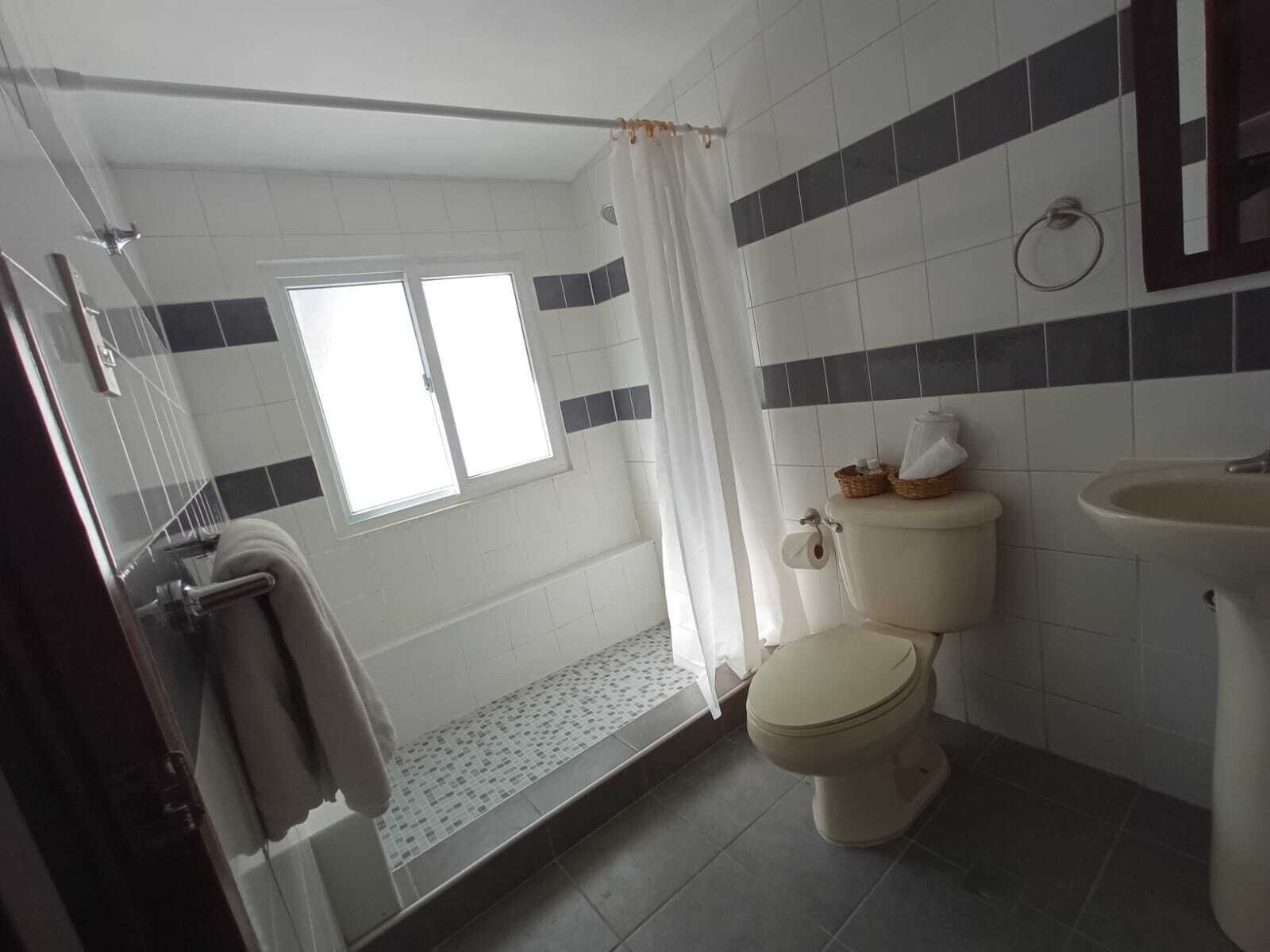 Classic Room, Non Smoking (GRIS) | Bathroom