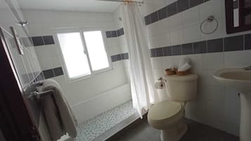 Classic Room, Non Smoking (GRIS) | Bathroom
