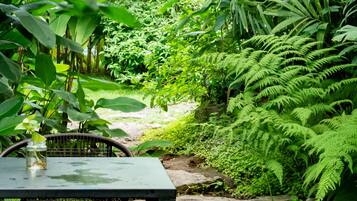 Kamar Double Deluks, 1 Tempat Tidur Queen, Bebas Asap Rokok, ensuite (Blanca) | Teras/patio