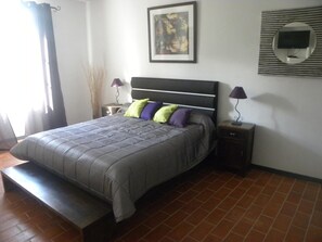 Premium bedding, desk, soundproofing, iron/ironing board - La Bastide Cévenole (Rochegude)