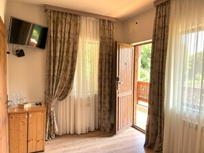 经济三人房 | Select Comfort 床、客房内保险箱、特色装修、特色家居