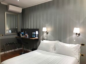 Premium bedding, in-room safe, desk, free cots/infant beds
