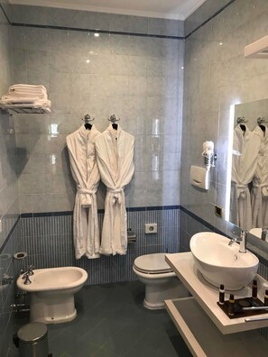 Shower, free toiletries, hair dryer, bidet