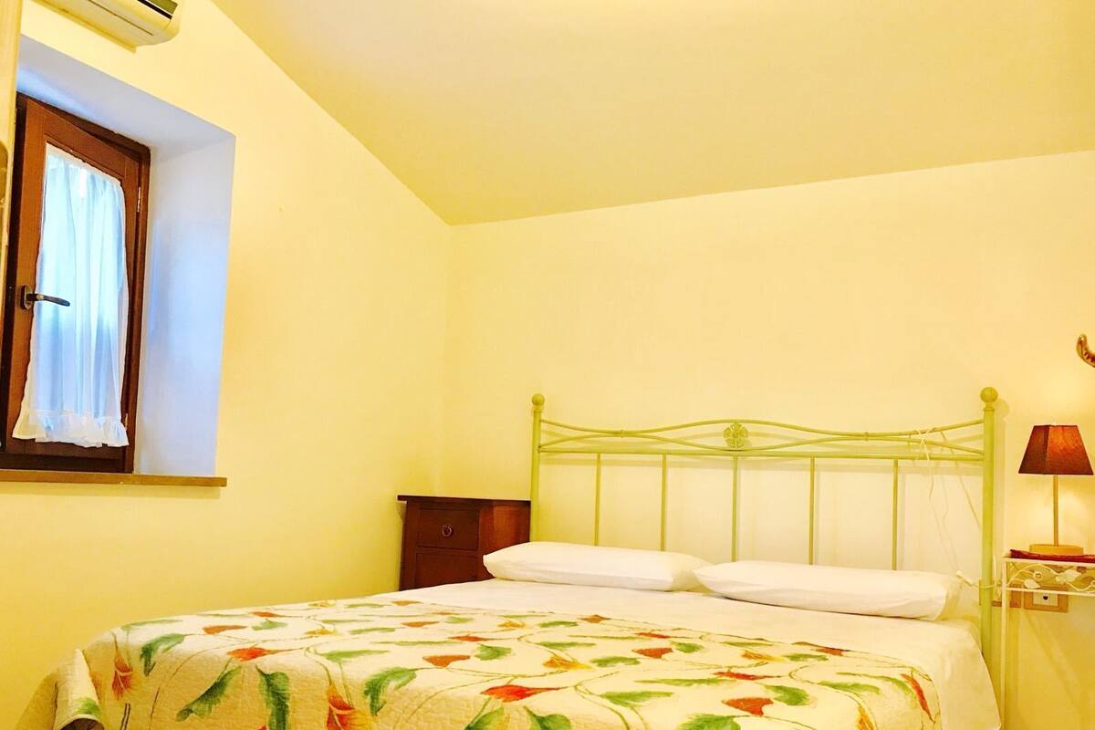 Ropa de cama de alta calidad, escritorio, wifi gratis y ropa de cama