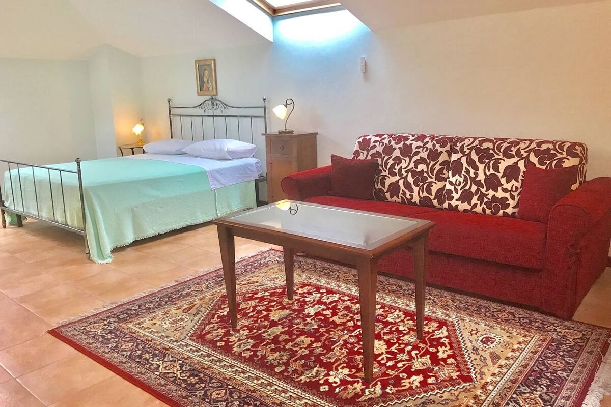Habitación doble Deluxe | Ropa de cama de alta calidad, escritorio, wifi gratis y ropa de cama