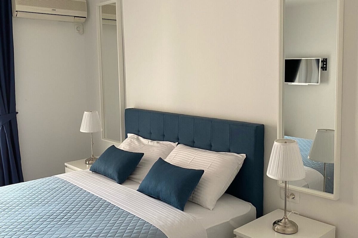 Apartment, 1 Schlafzimmer, Terrasse | Badezimmer | Dusche, kostenlose Toilettenartikel, Haartrockner, Handtücher