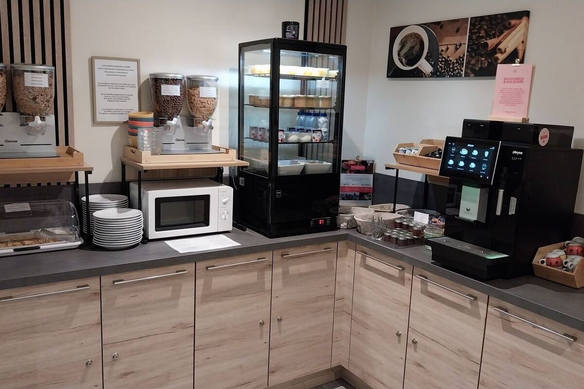 daily buffet breakfast (eur 9.50 per person)