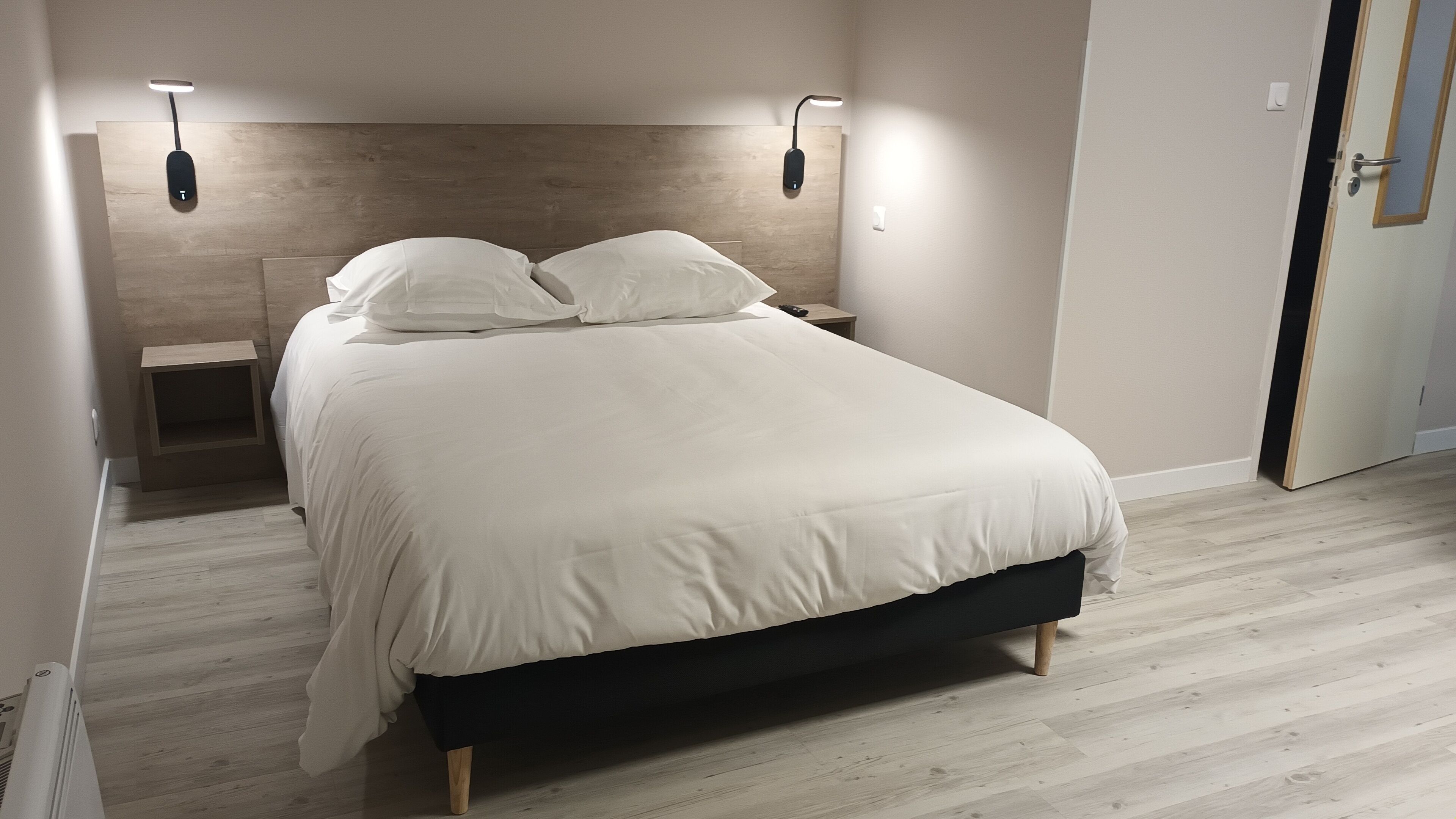 1 bedroom, desk, free wifi, bed sheets