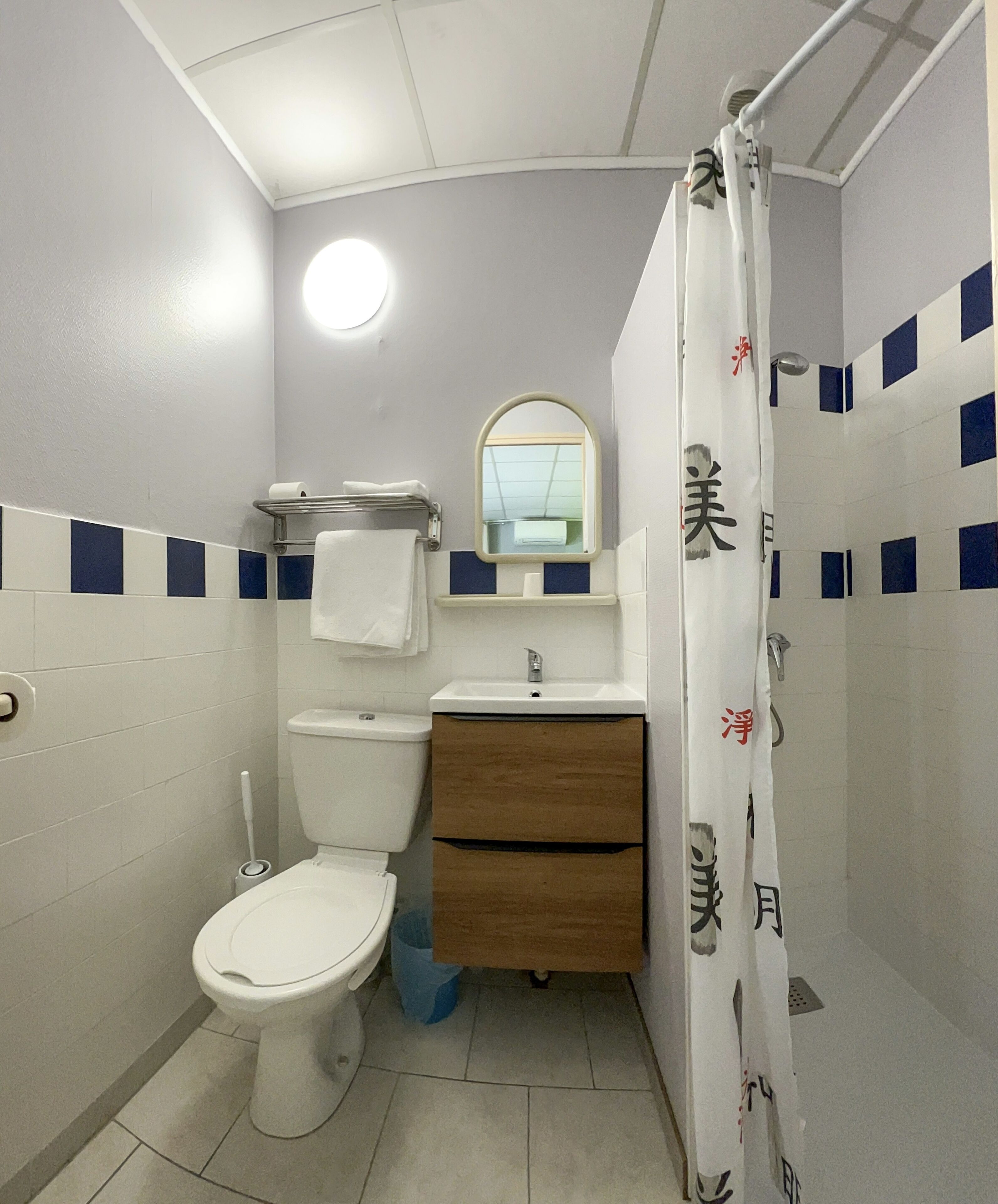 basic quadruple room | bathroom | shower, towels