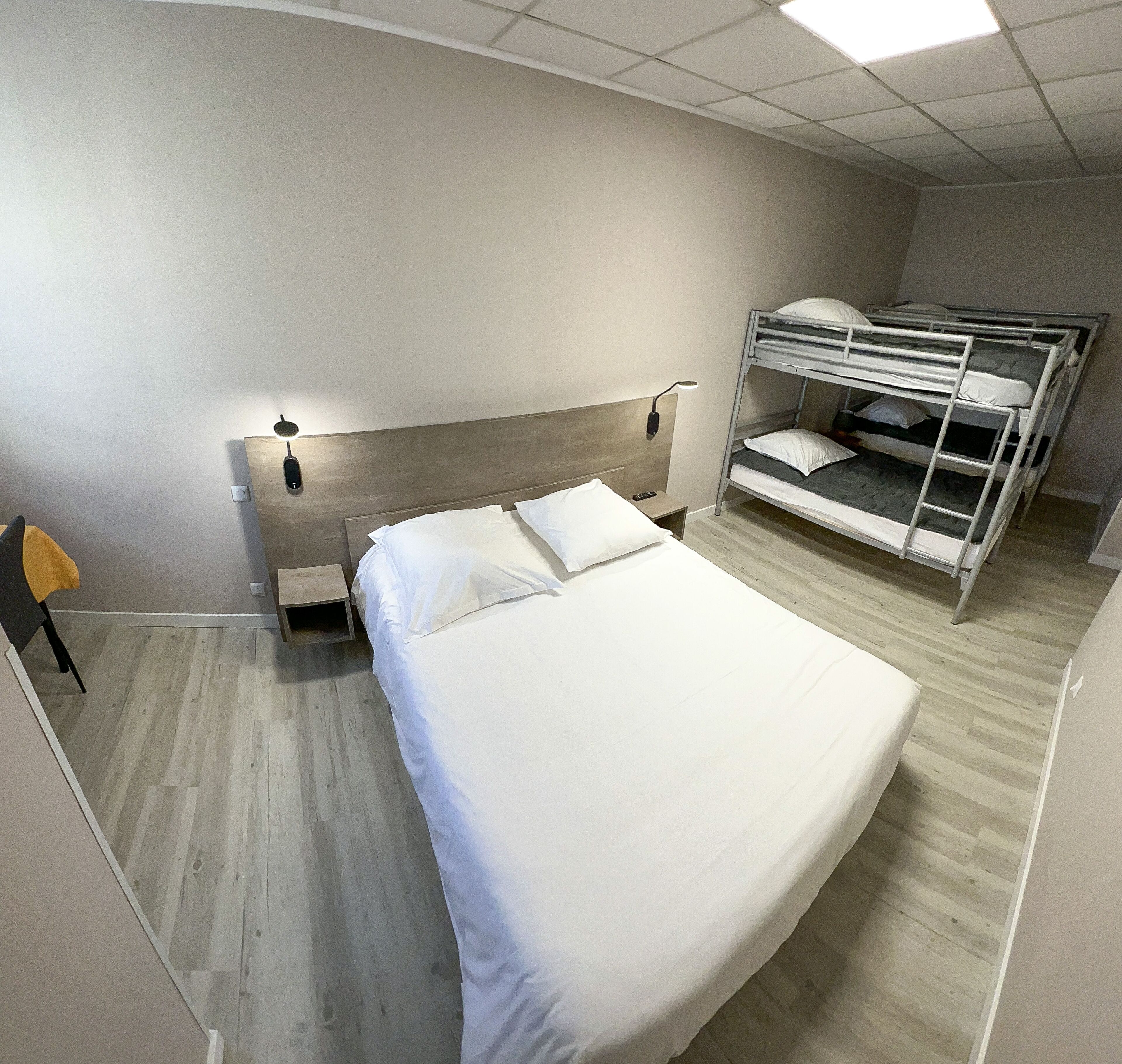 1 bedroom, desk, free wifi, bed sheets