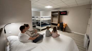 Schreibtisch, kostenloses WLAN, Bettwäsche