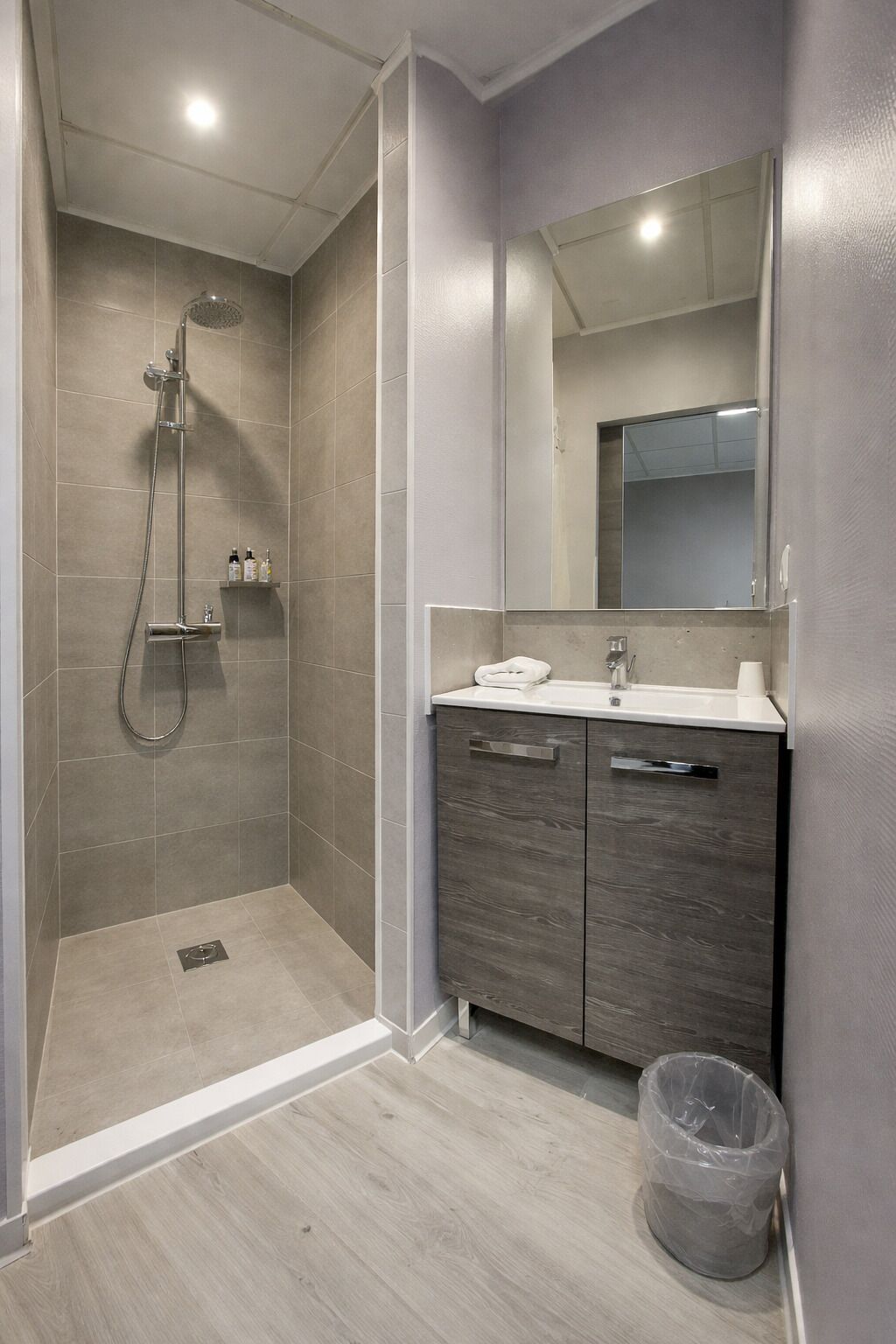 Douche, serviettes fournies