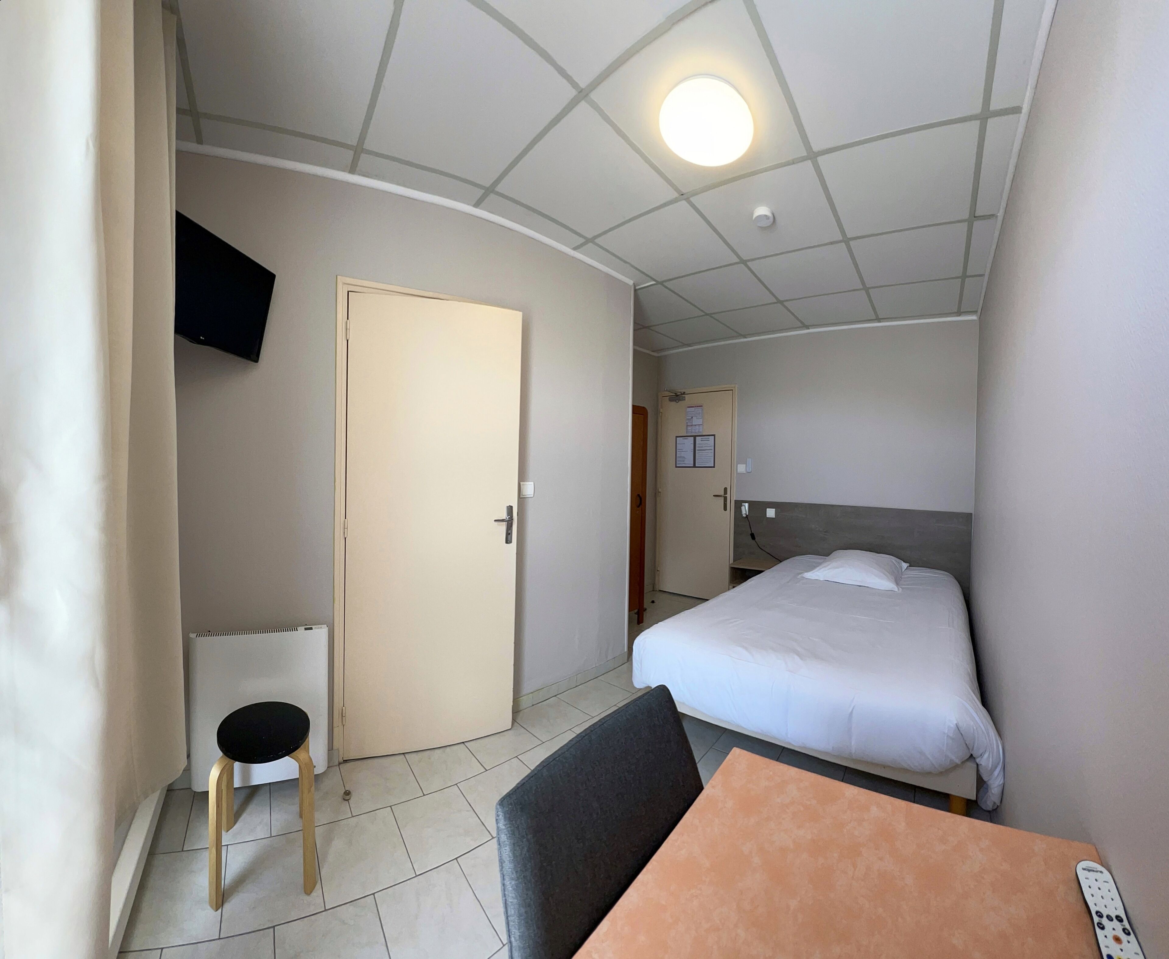 economy double room (9 10) | 1 bedroom, desk, free wifi, bed sheets