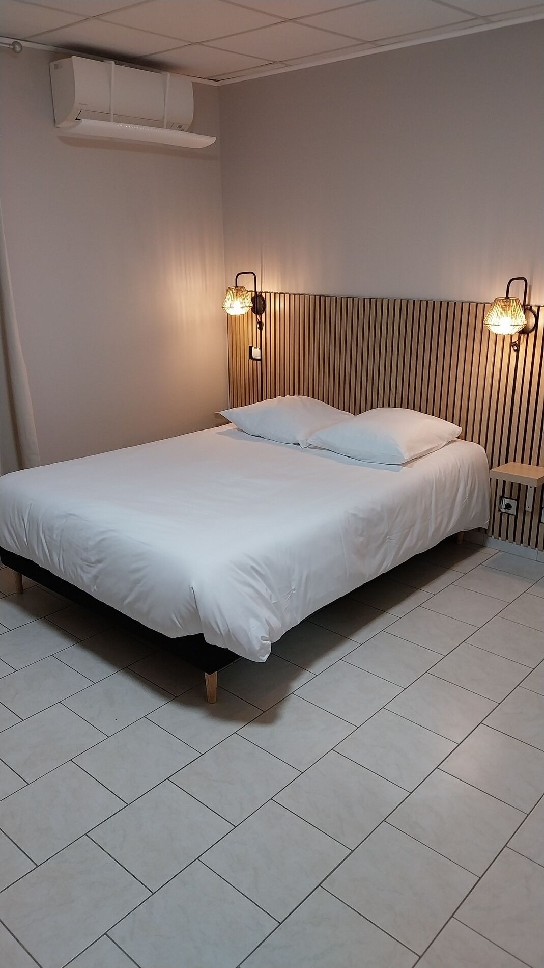 Basic-Doppelzimmer, barrierefrei | Schreibtisch, kostenloses WLAN, Bettwäsche