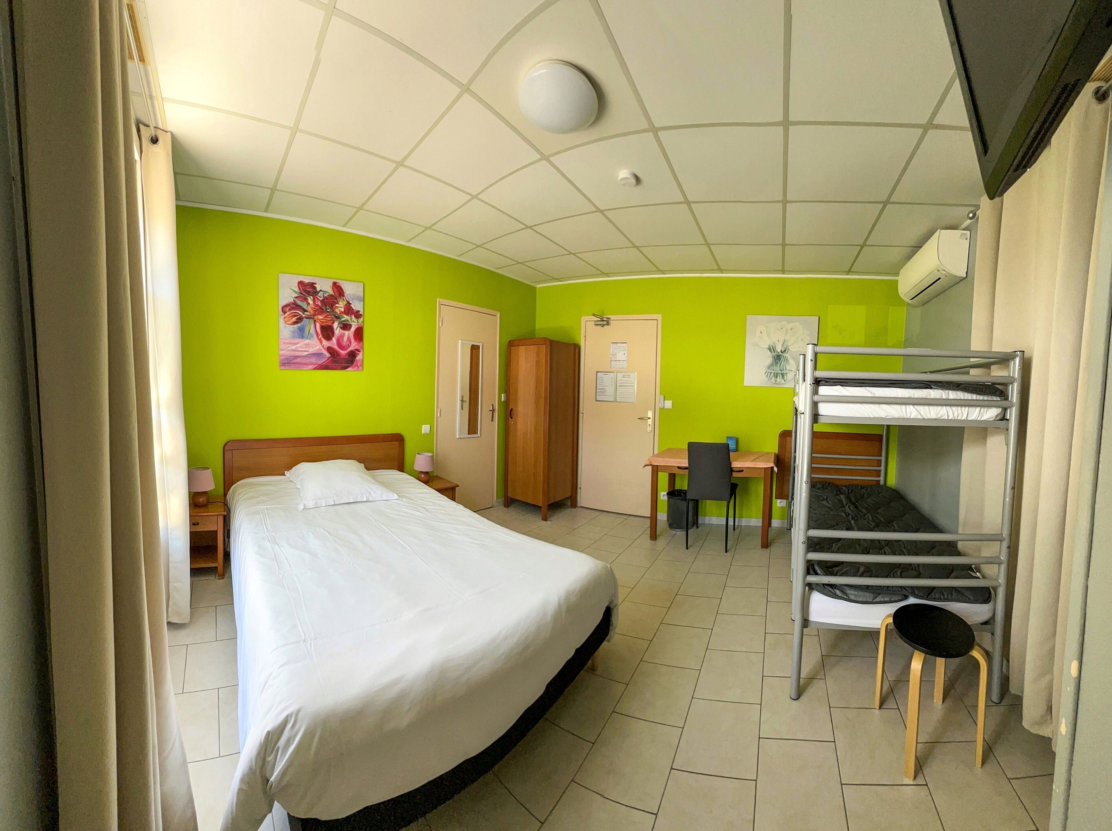 Desk, free WiFi, bed sheets
