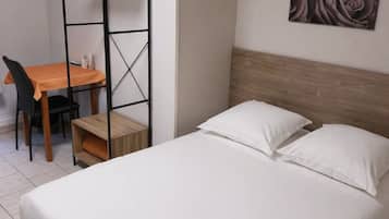 Comfort tweepersoonskamer, voor 1 persoon (2) | Een bureau, gratis wifi, beddengoed