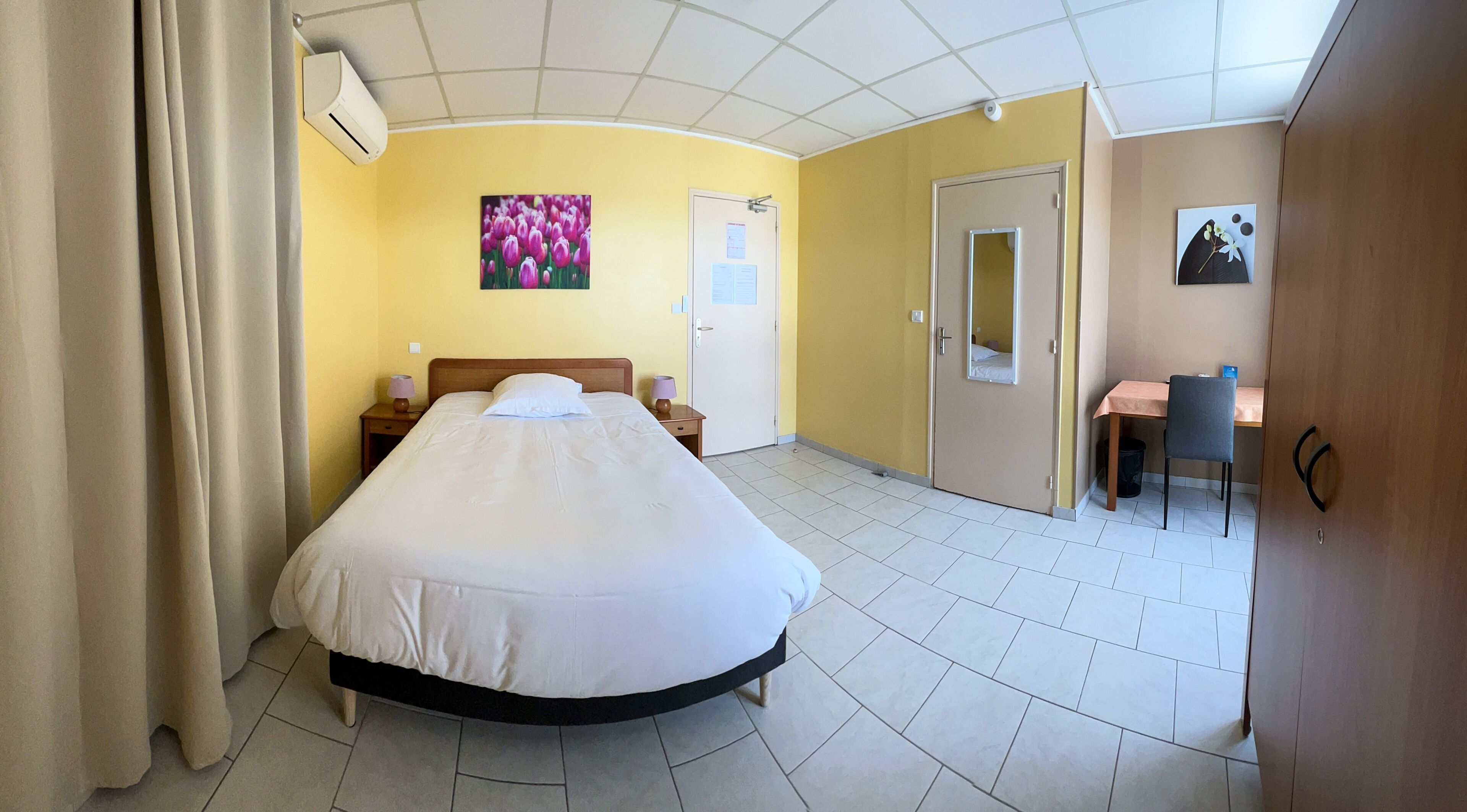 Bureau, Wi-Fi gratuit, draps fournis