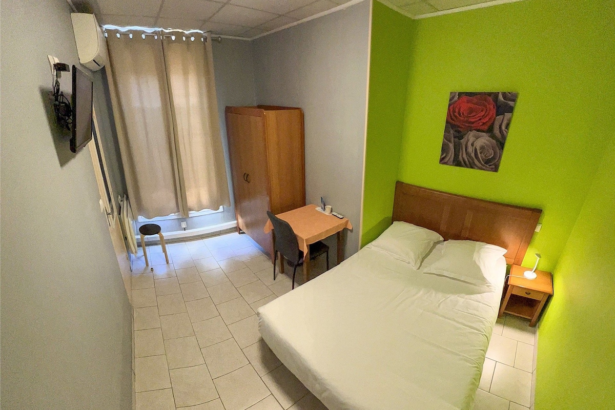 Desk, WiFi (free), bed sheets