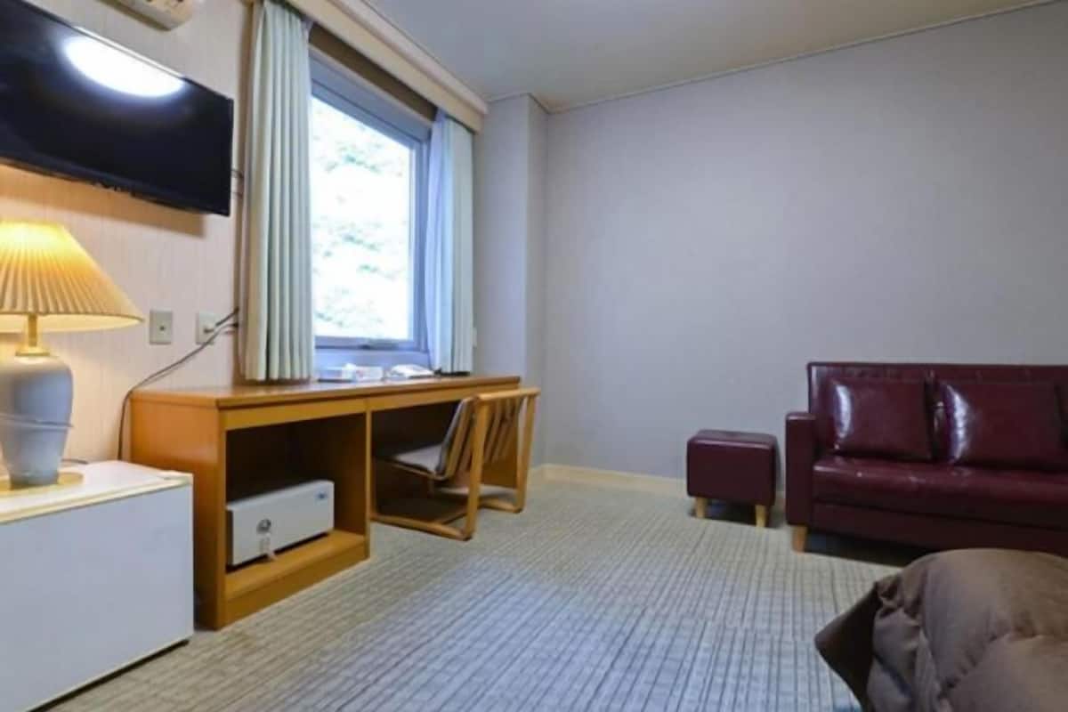 Opholdsområde | 32-tommers tv med digitale kanaler