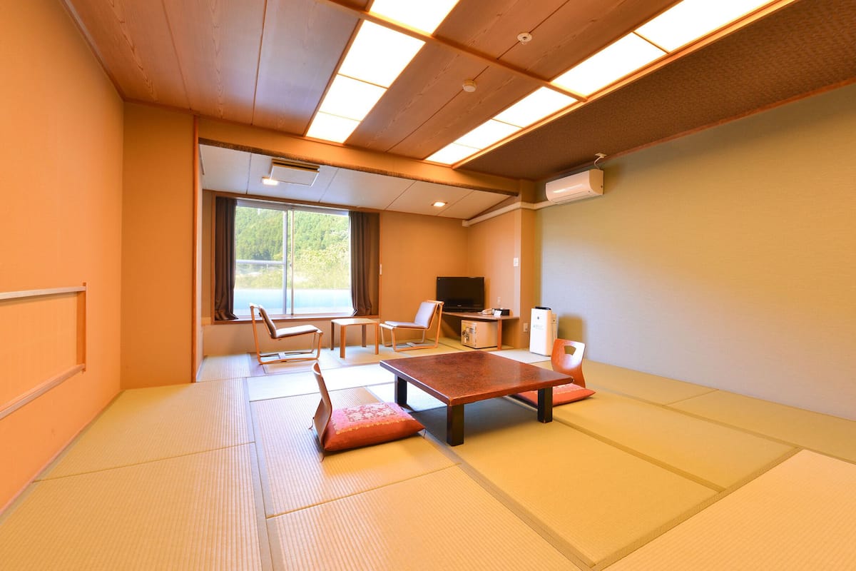 In-room safe, blackout drapes, bed sheets