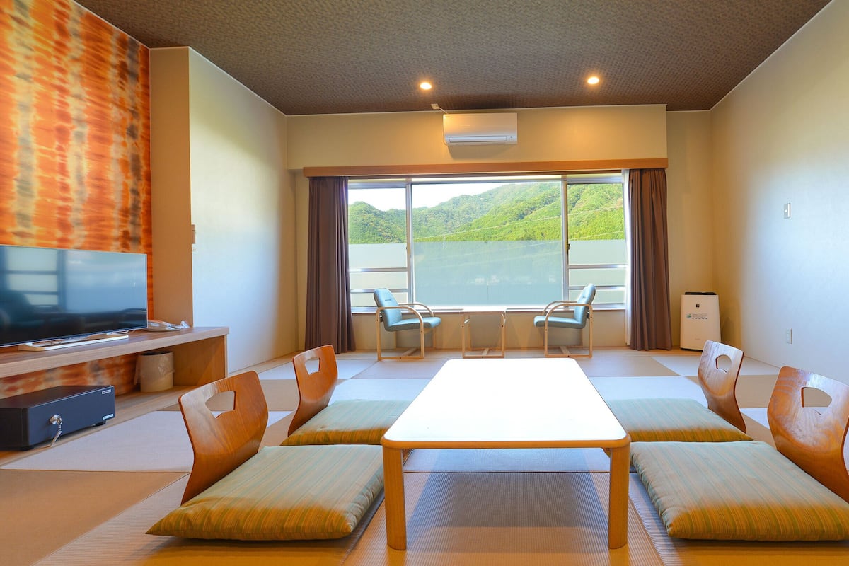 Superior Japanese-Style-Room - Shower Only - Non-Smoking | In-room safe, blackout drapes, bed sheets