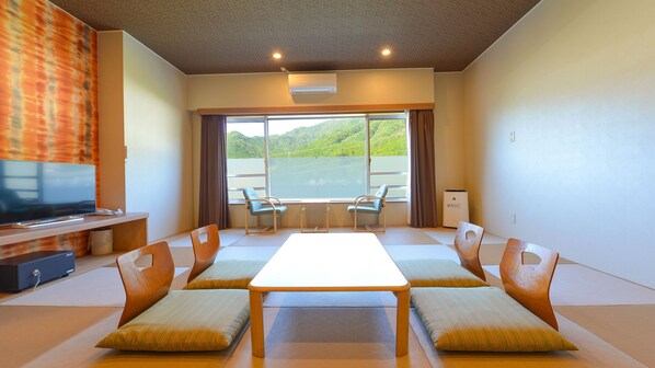 Superior Japanese-Style-Room - Shower Only - Non-Smoking