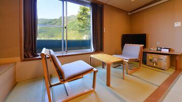 Zimmer, Raucher (Old Building, Japanese-Style, Shower) | Zimmersafe, Verdunkelungsvorhänge, Bettwäsche