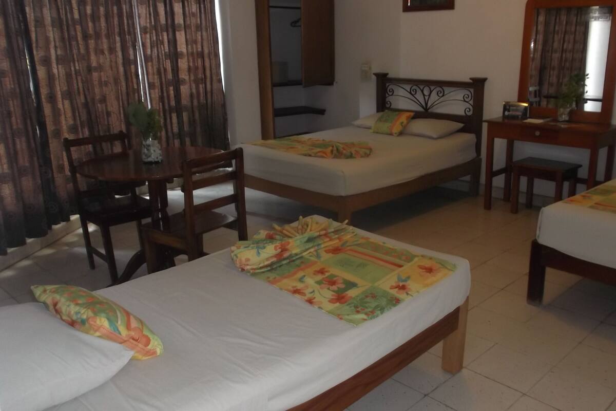 Family Room, Multiple Beds (Quintuple) | In-room safe, desk, iron/ironing board, WiFi (free)