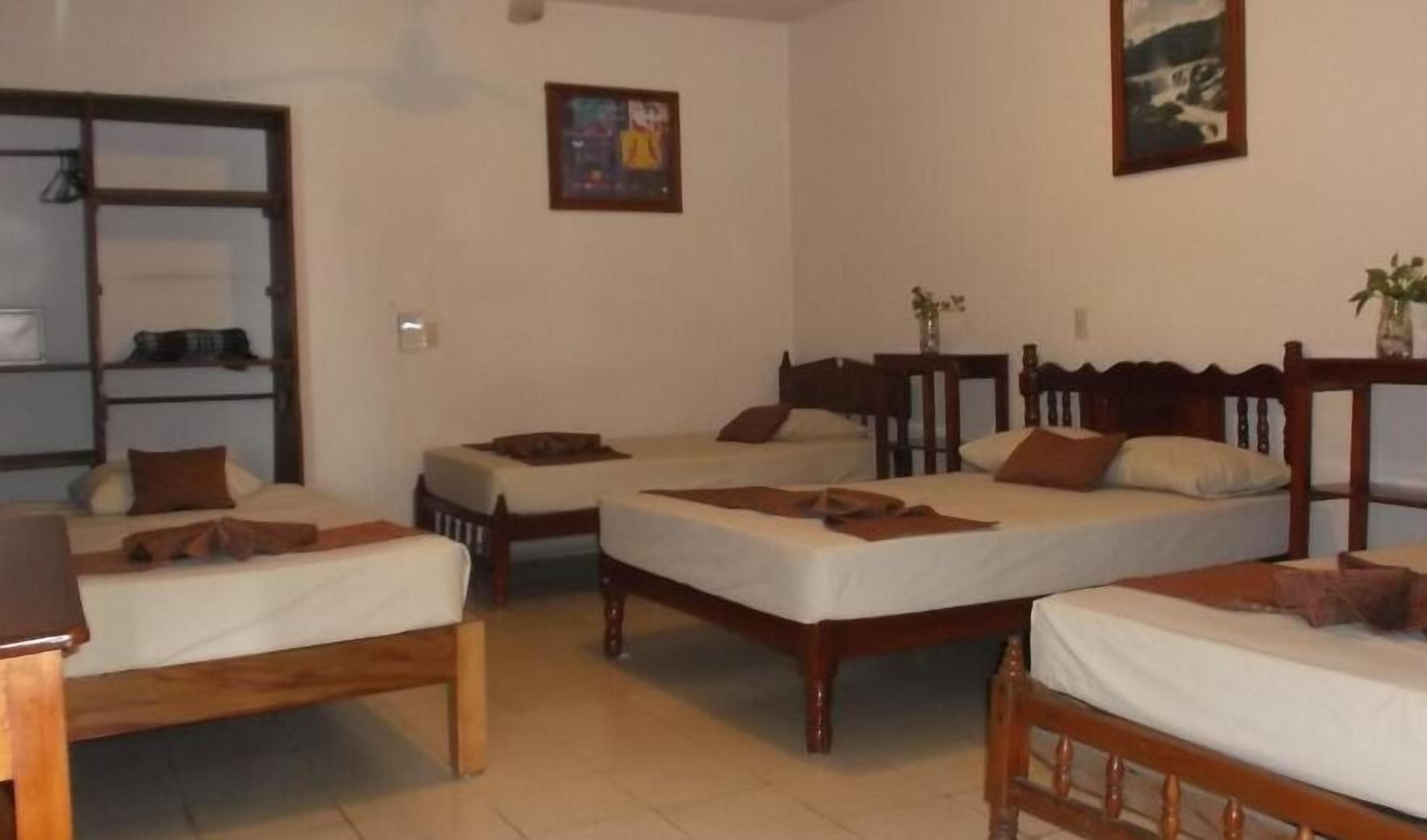 Caja de seguridad en la habitación y escritorio 