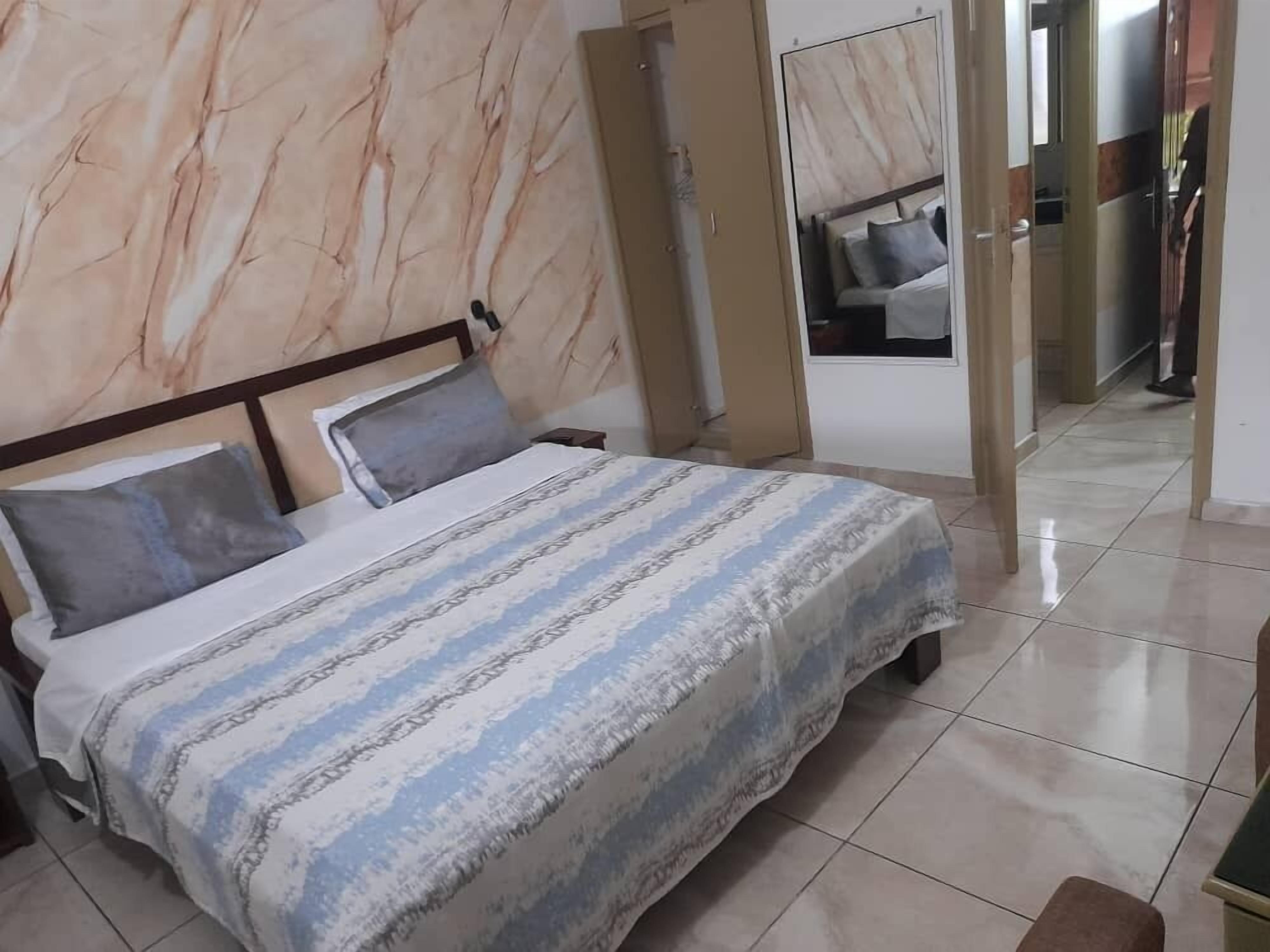 Estudio Premium, con acceso para personas discapacitadas, para no fumadores | 1 habitación, caja de seguridad en la habitación y escritorio 