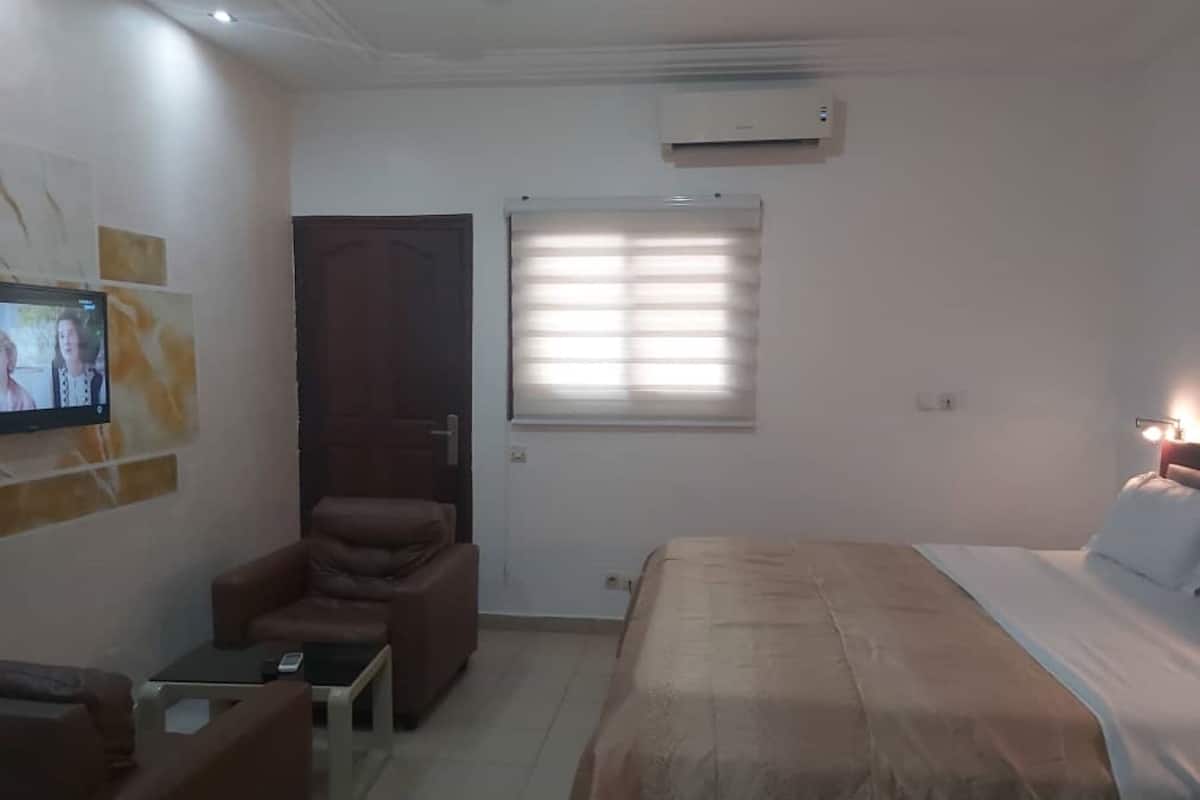 1 bedroom, in-room safe, desk, free WiFi