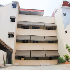 Free self-parking -  Résidence Hôtel Carmel (Cocody) (Abidjan)