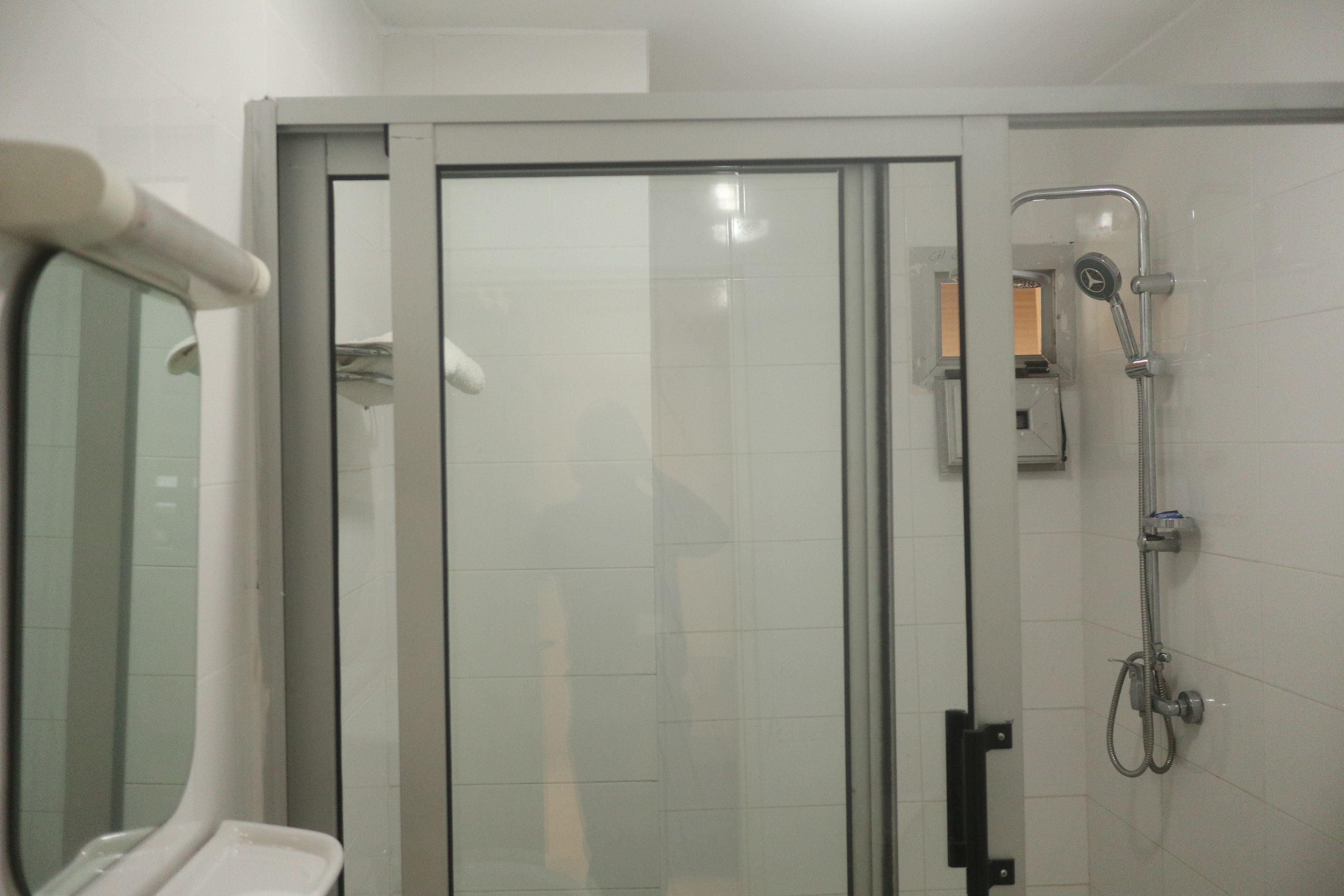 Studio Premium, accessible aux personnes à mobilité réduite, non-fumeur | Salle de bain