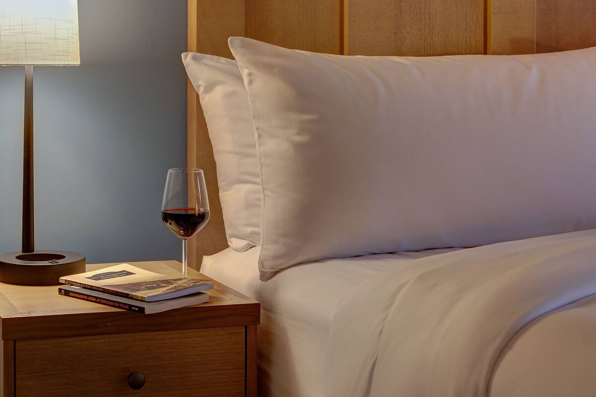 individually decorated, individually furnished, desk, soundproofing