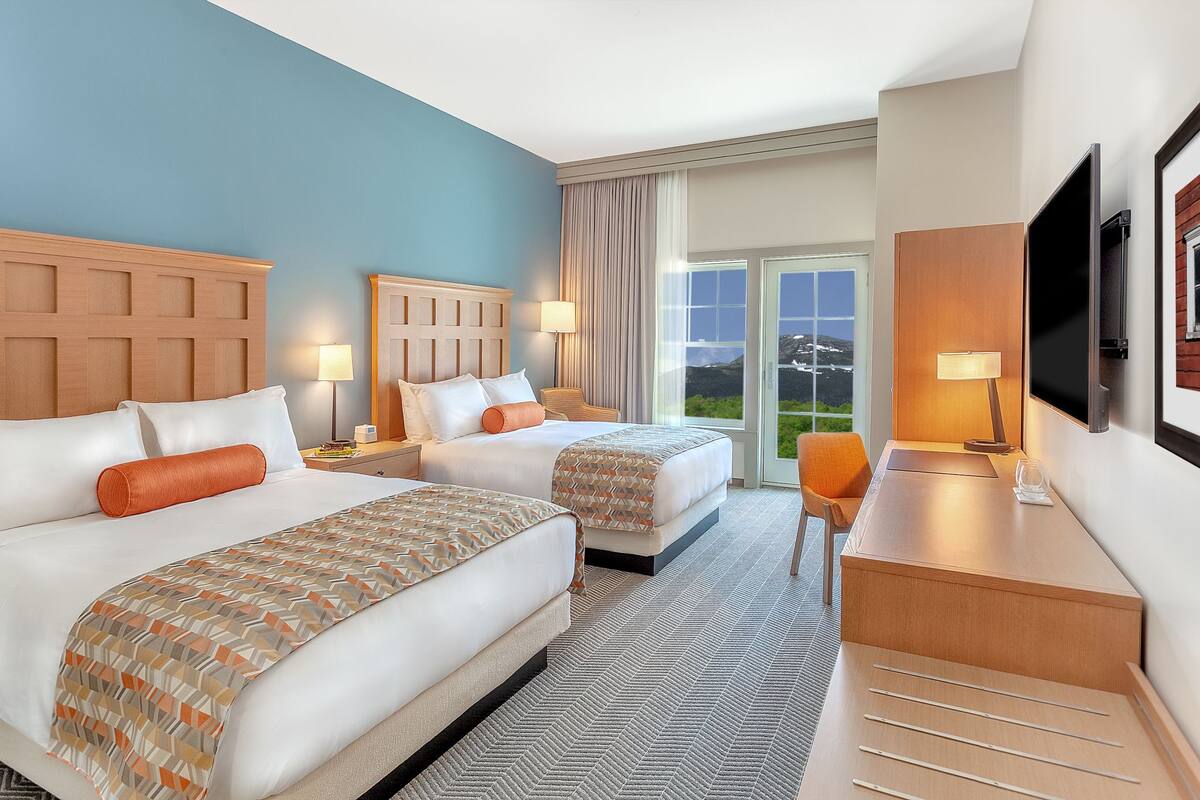 individually decorated, individually furnished, desk, soundproofing