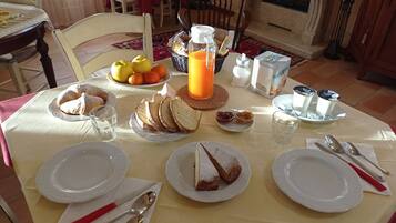 Free daily cooked-to-order breakfast