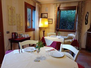 Free daily cooked-to-order breakfast  - Agriturismo Borgo d'Asolo (Altivole)