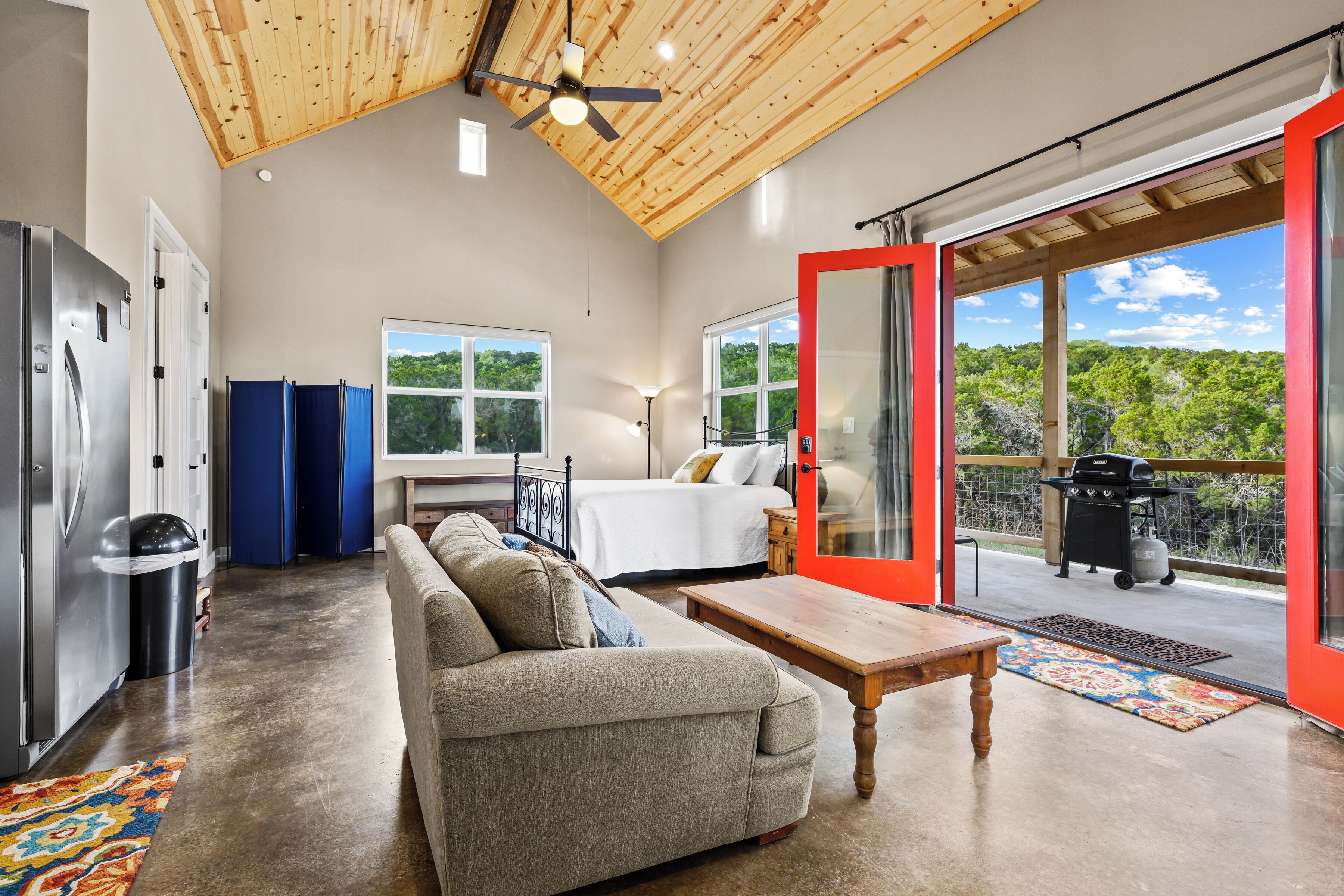 Deluxe Studio Suite | Individually furnished, laptop workspace, blackout drapes