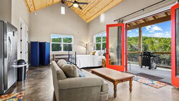 Deluxe-Studiosuite | Individuell eingerichtet, laptopgeeigneter Arbeitsplatz