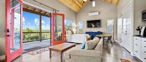 Deluxe Studio Suite | Individually furnished, laptop workspace, blackout drapes