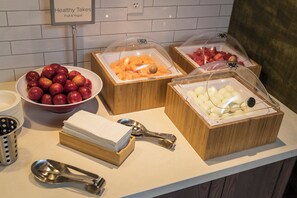 Café da manhã com buffet grátis todos os dias