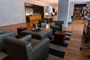 Lobby sitting area - The Study at University City (Philadelphia)