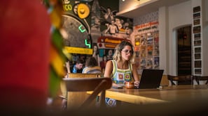 Ropa de cama de alta calidad y tabla de planchar con plancha